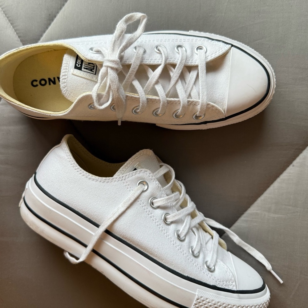 Converse Women's Classic platform White Low-Top Sneakers
